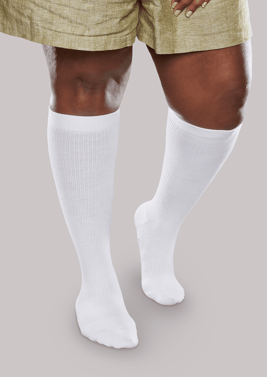 Core-Spun mild support compression socks in white